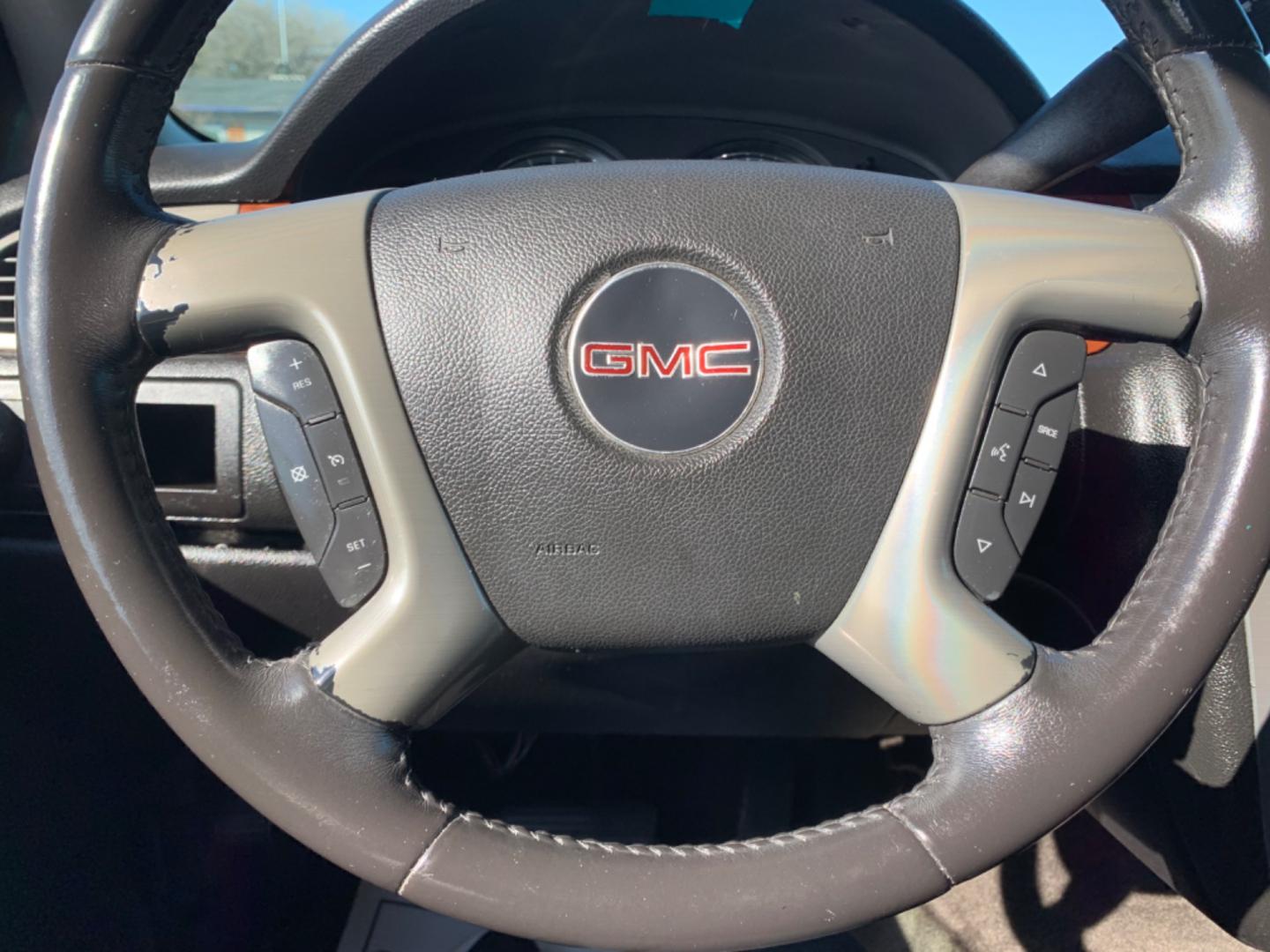 2008 White /Black GMC Yukon SLE-1 2WD (1GKFC13C98R) with an 4.8L V8 OHV 16V engine, Automatic Overdrive transmission, located at 1830 North Belt Line Road, Irving, TX, 75061, (469) 524-0199, 32.834373, -96.993584 - Photo#14